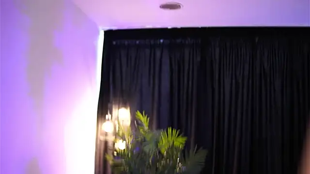 Aisha_Bee – Naživo XXX chat