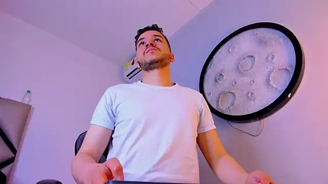 צ'אט XXX בשידור חי של mike_257