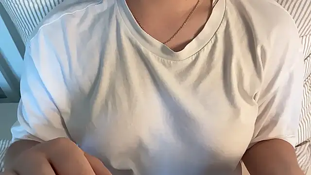 צ'אט XXX בשידור חי של Lucyschickt