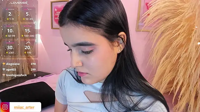 Chat +18 de MiaaCarter_ ao vivo