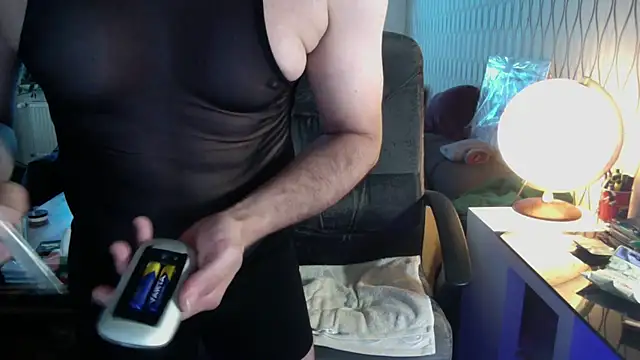 צ'אט XXX בשידור חי של tomz0819
