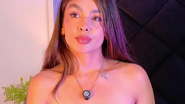 Holly_Brensonexx_ Chat XXX live