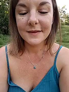 SwedishJennifer live XXX chat
