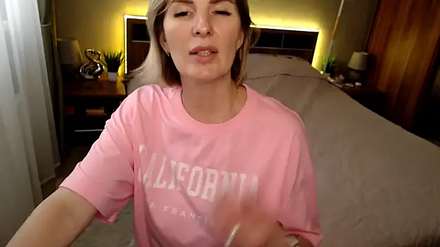 צ'אט XXX בשידור חי של sensualEmilia