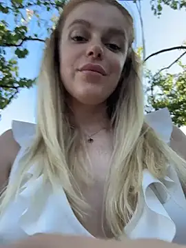 XXX chat uživo modela HarrietDart