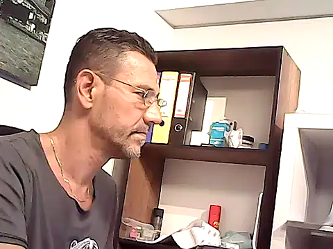 mastercharisma35 Chat XXX in diretta