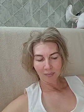 צ'אט XXX בשידור חי של stellahere8