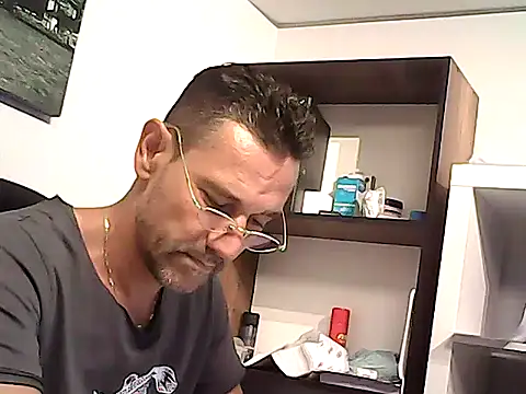 צ'אט XXX בשידור חי של mastercharisma35