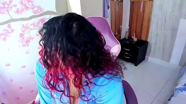 Emily_Coper18のライブXXXチャット