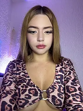 צ'אט XXX בשידור חי של ChloeCollins__