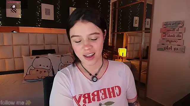 emmy_wattsoon's Live XXX Chat