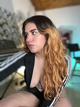 NikkiNix Chat XXX in diretta