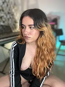 NikkiNix Adlı Modelin Canlı XXX Sohbeti