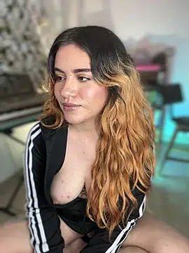 دردشة NikkiNix الجنسية المباشرة