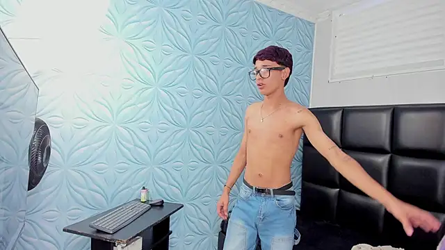 Joseph18_ Live XXX Chat