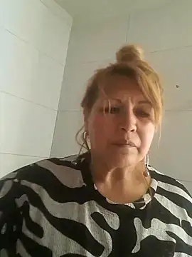 Kazsandraa Live XXX-chat