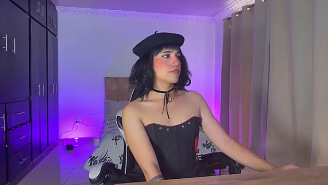 TrinyD live XXX chat