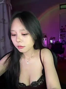 Emely-lysea Adlı Modelin Canlı XXX Sohbeti