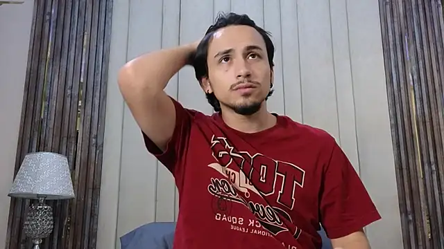 LatinShortt Live XXX Chat