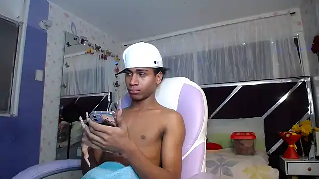 Santy_bigcock_01 即時 XXX 聊天