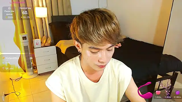 Chatroom XXX en direct de WildestTwink