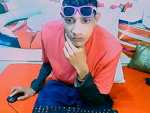 Chat +18 de IndianSavageMale ao vivo