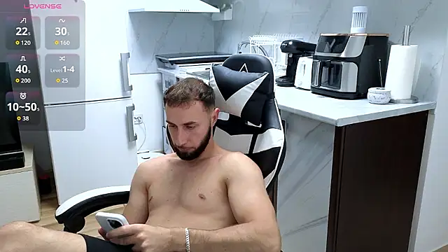 צ'אט XXX בשידור חי של RyanStorm_