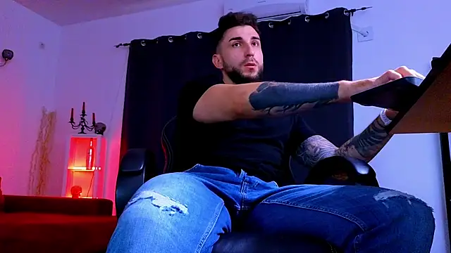 MightyAaron66 Live XXX-chat
