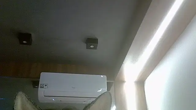 Chat +18 de SkinnyKitten ao vivo
