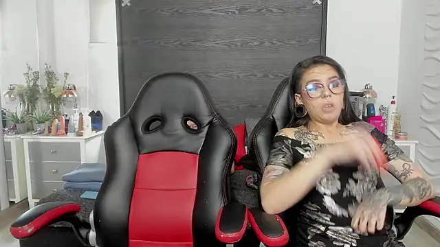 inkedsinners_ élő XXX-chatje