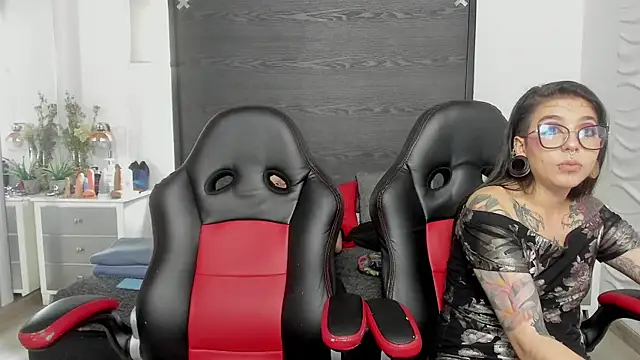 Chatroom XXX en direct de inkedsinners_