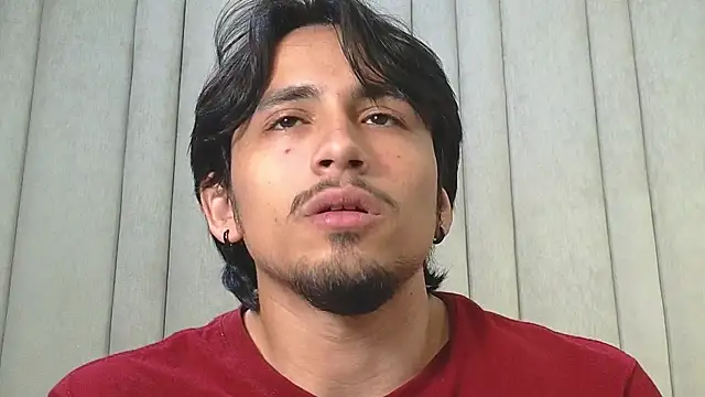 LatinShortt live XXX chat