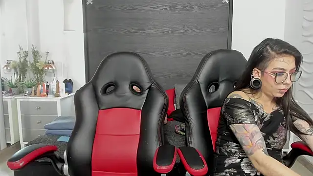 Chatroom XXX en direct de inkedsinners_