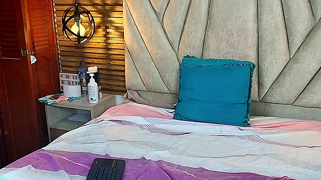 isabella_luxet Adlı Modelin Canlı XXX Sohbeti