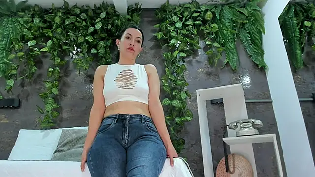 Chat +18 de emily_hunter12 ao vivo