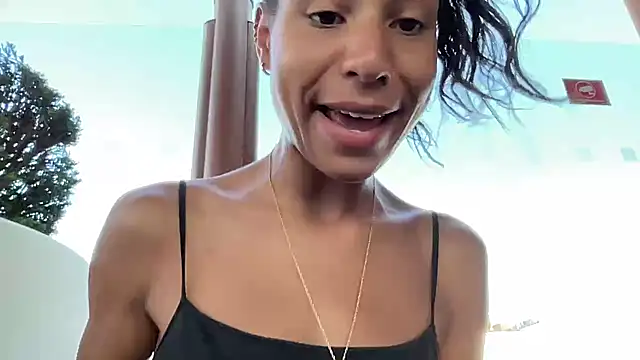 צ'אט XXX בשידור חי של YaraEstelle