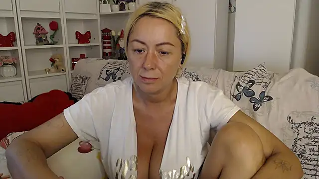 צ'אט XXX בשידור חי של _karolynesyera_