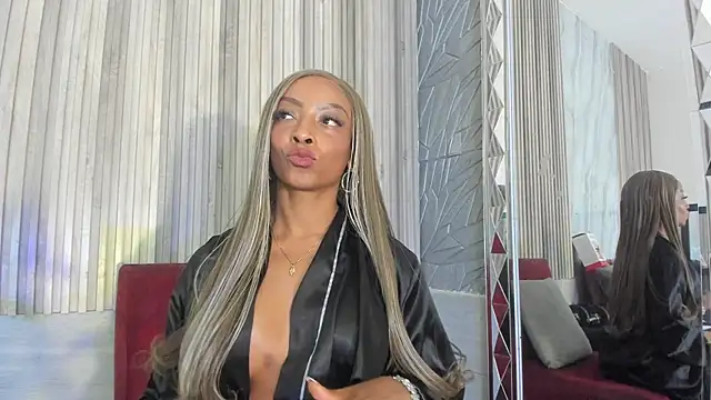 BriannaChelsea Adlı Modelin Canlı XXX Sohbeti