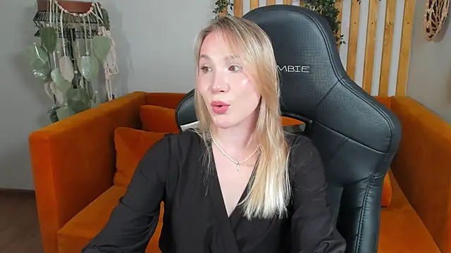 Chat XXX en directo de ElaraVoltage