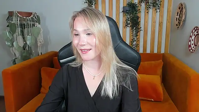 Chat +18 de ElaraVoltage ao vivo