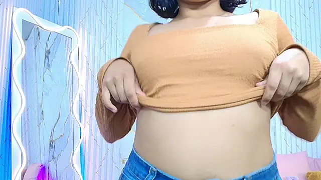 Živý XXX chat PEACHY_TAY
