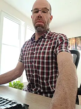 XXX chat uživo modela DaddyHarry_MatureStallion