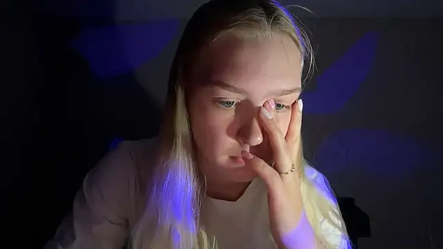 blondegirl2026: απευθείας συνομιλία ΧΧΧ