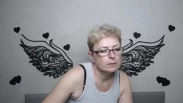 צ'אט XXX בשידור חי של EmiliaGree