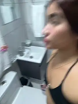 MILA_VOSSX Adlı Modelin Canlı XXX Sohbeti
