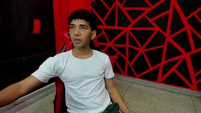 efrain_boy élő XXX-chatje