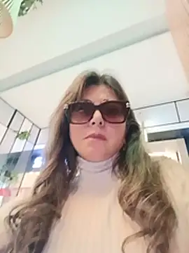 emma_tour's Live XXX Chat