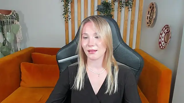 XXX chat uživo modela ElaraVoltage