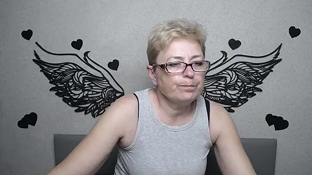 EmiliaGreen Live XXX chat