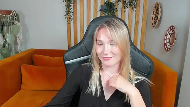 ElaraVoltage Chat XXX live